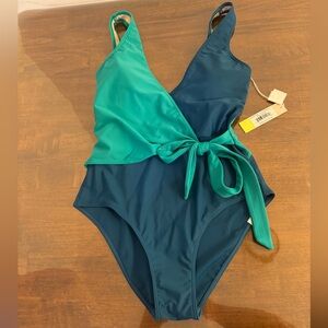 Summersalt NWT - The Perfect Wrap One Piece - Size 6